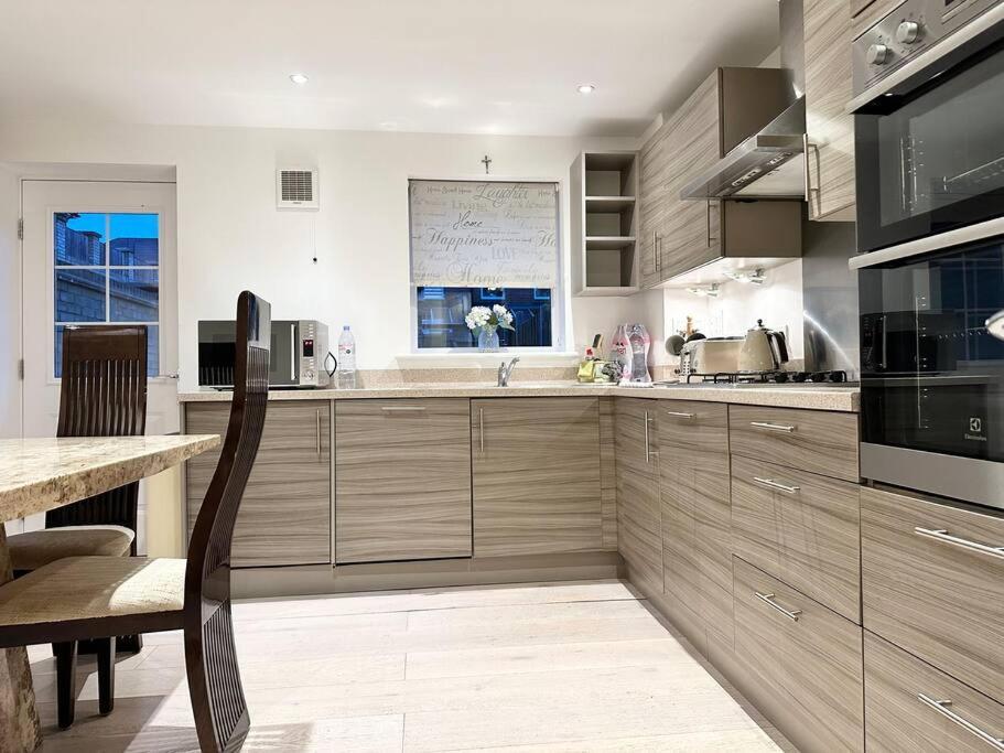 Serene Home Ideally Connected To Central London Bromley kerület Kültér fotó