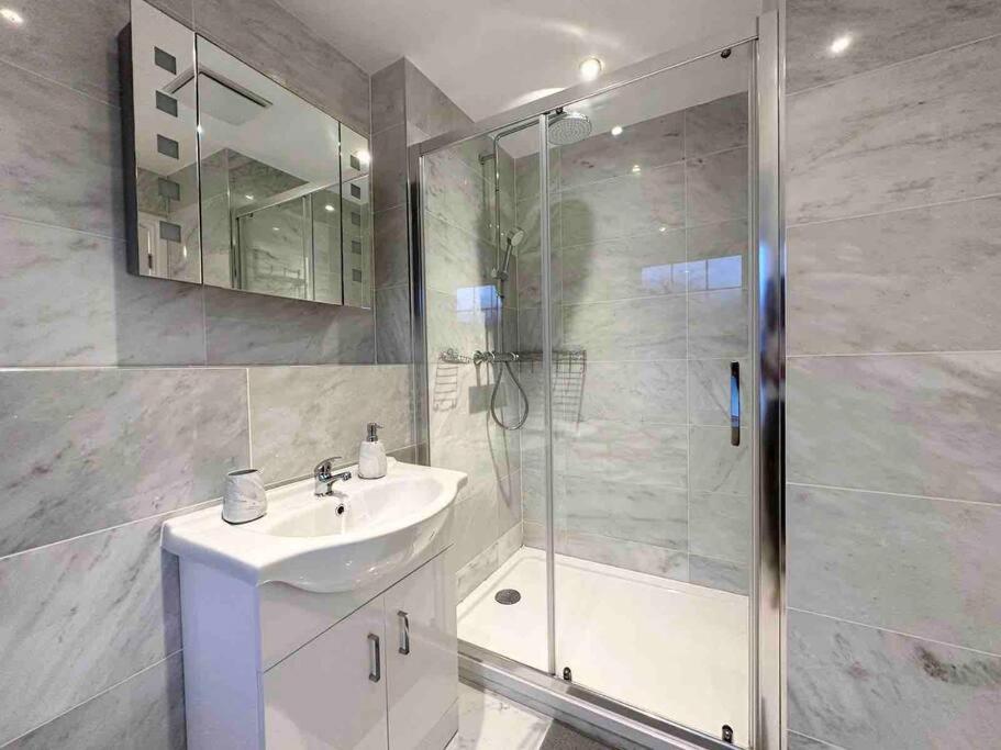 Serene Home Ideally Connected To Central London Bromley kerület Kültér fotó