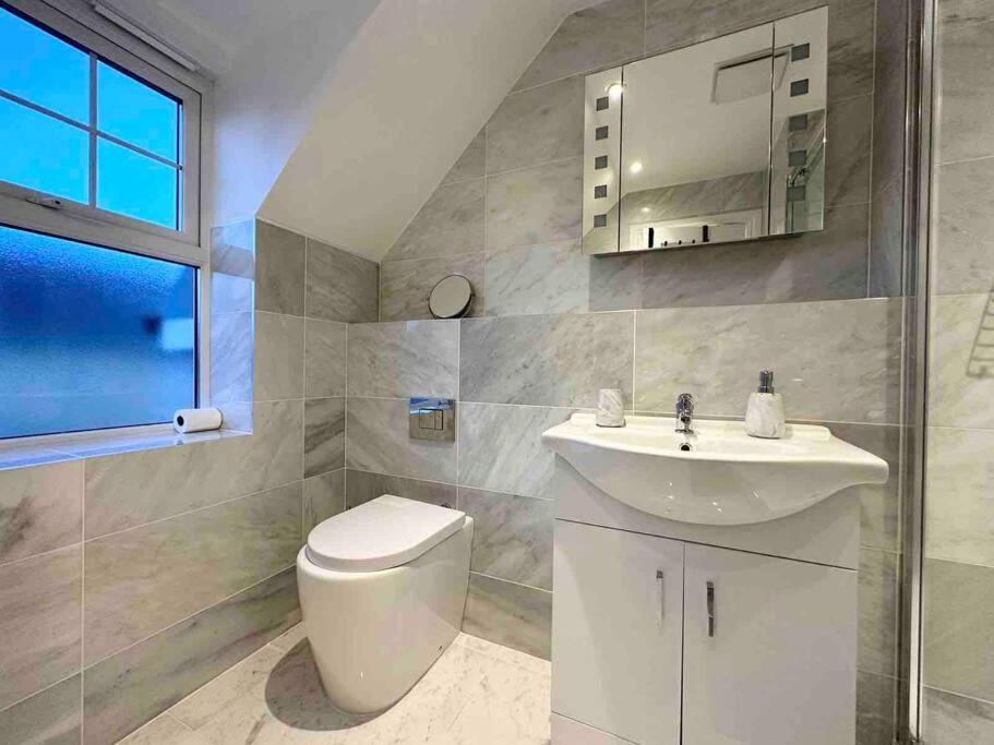 Serene Home Ideally Connected To Central London Bromley kerület Kültér fotó