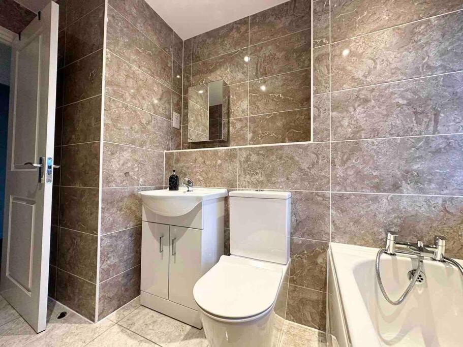 Serene Home Ideally Connected To Central London Bromley kerület Kültér fotó